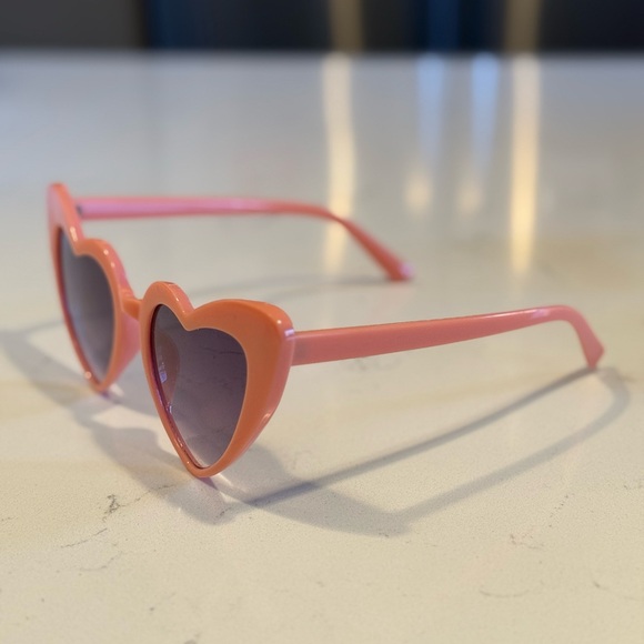 NEW! NWOT! Heart-Shaped Pink Sunglasses - Set of 3 - Picture 4 of 8
